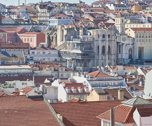 Charming Castelo. Amazing View דירה *