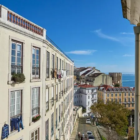 Charming Castelo. Amazing View Апартаменты Лиссабон